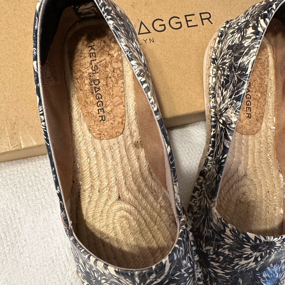 Kelsi Dagger Sunflower Flats - Picture 2 of 8